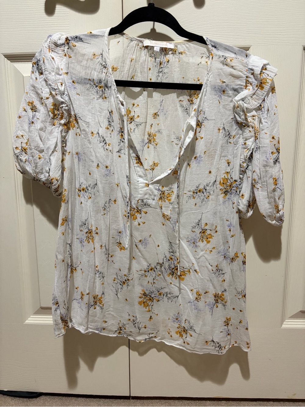 Olivaceous White V-Neck Floral Puff-Sleeve Blouse